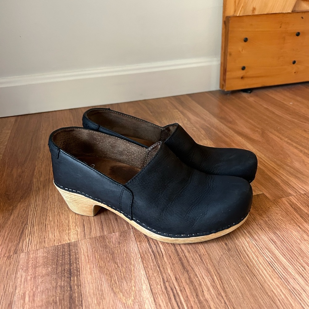 Dansko Mavis Mule Nubuck Leather